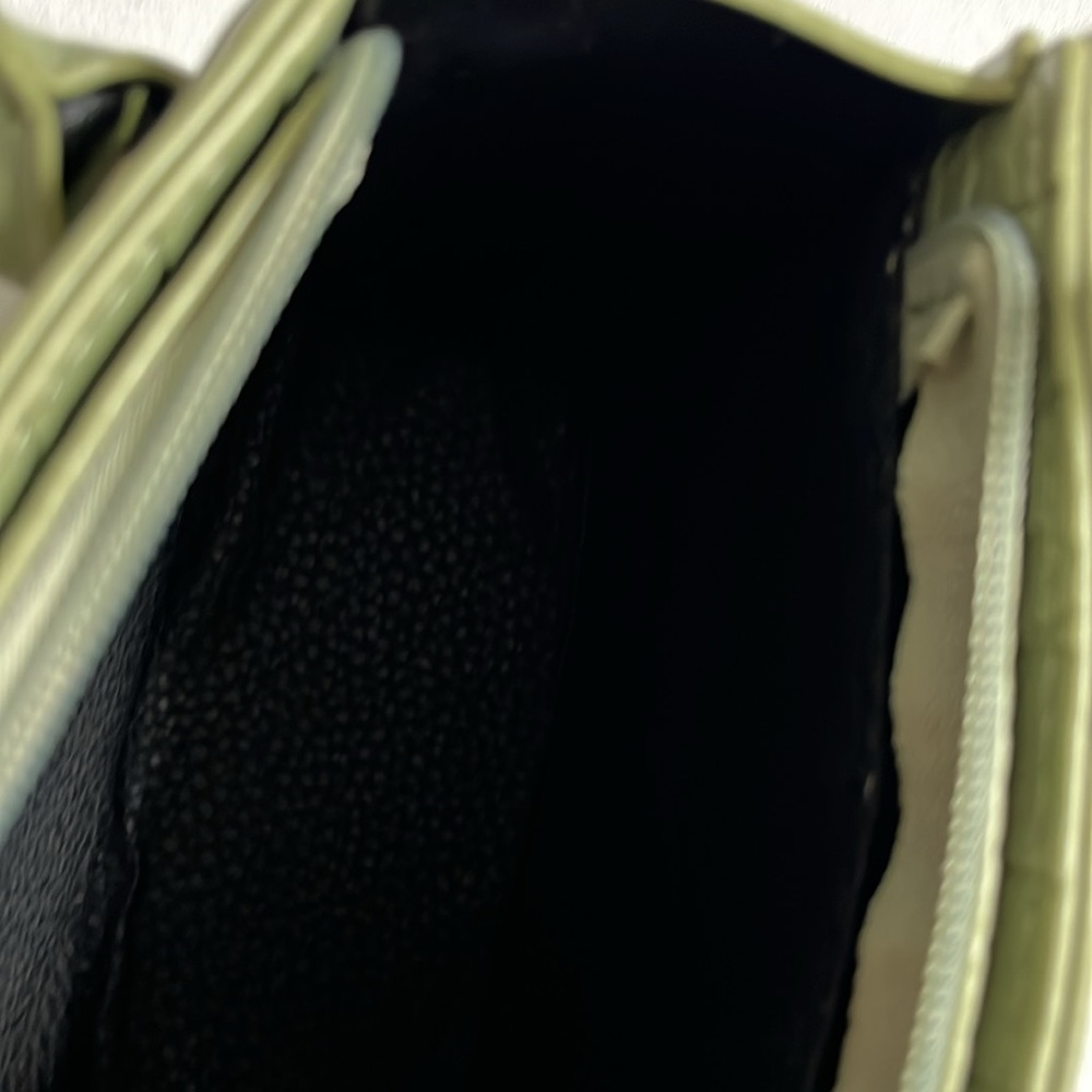 New without tags green faux crocodile mini bag - Picture 4 of 9